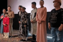 Tổng giám đốc Lotte quỳ lạy khán giả Việt Nam