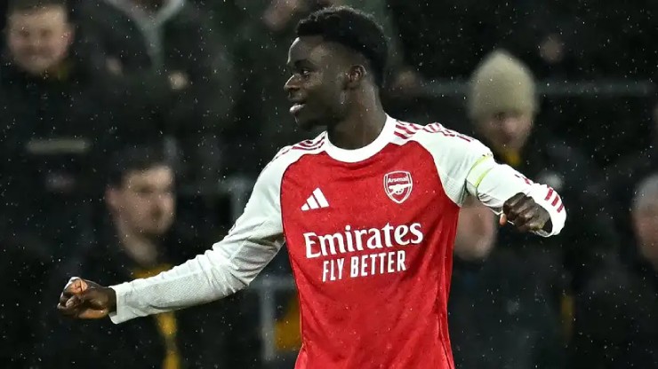 Saka tỏa sáng trong vai trò "số 10"