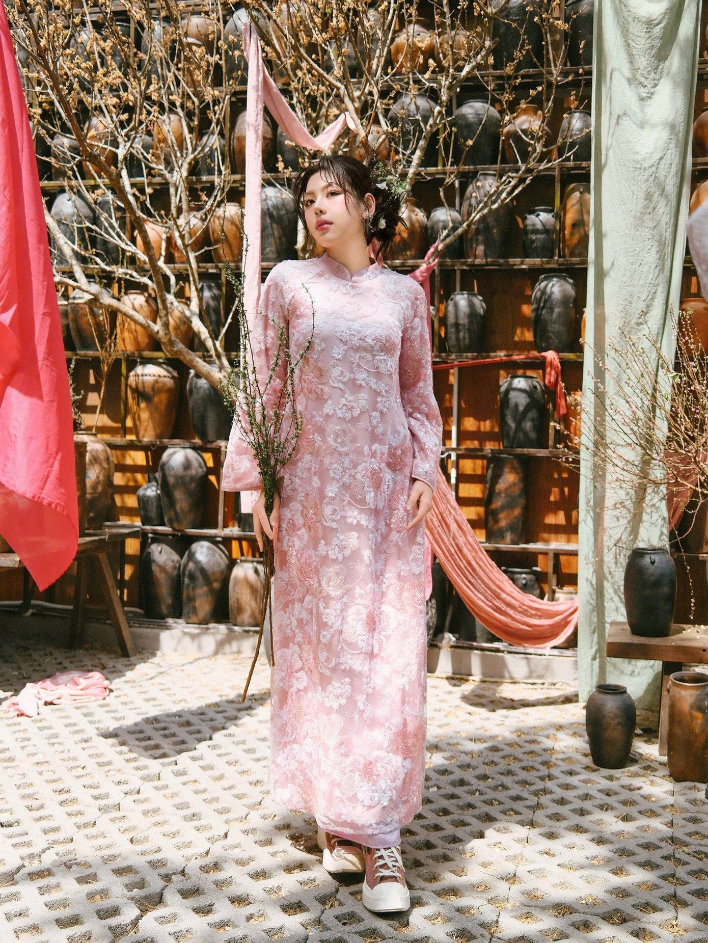 Cả showbiz Việt mê mẩn áo dài kim sa, nhìn đâu cũng thấy sao nữ mặc đụng hàng - 16