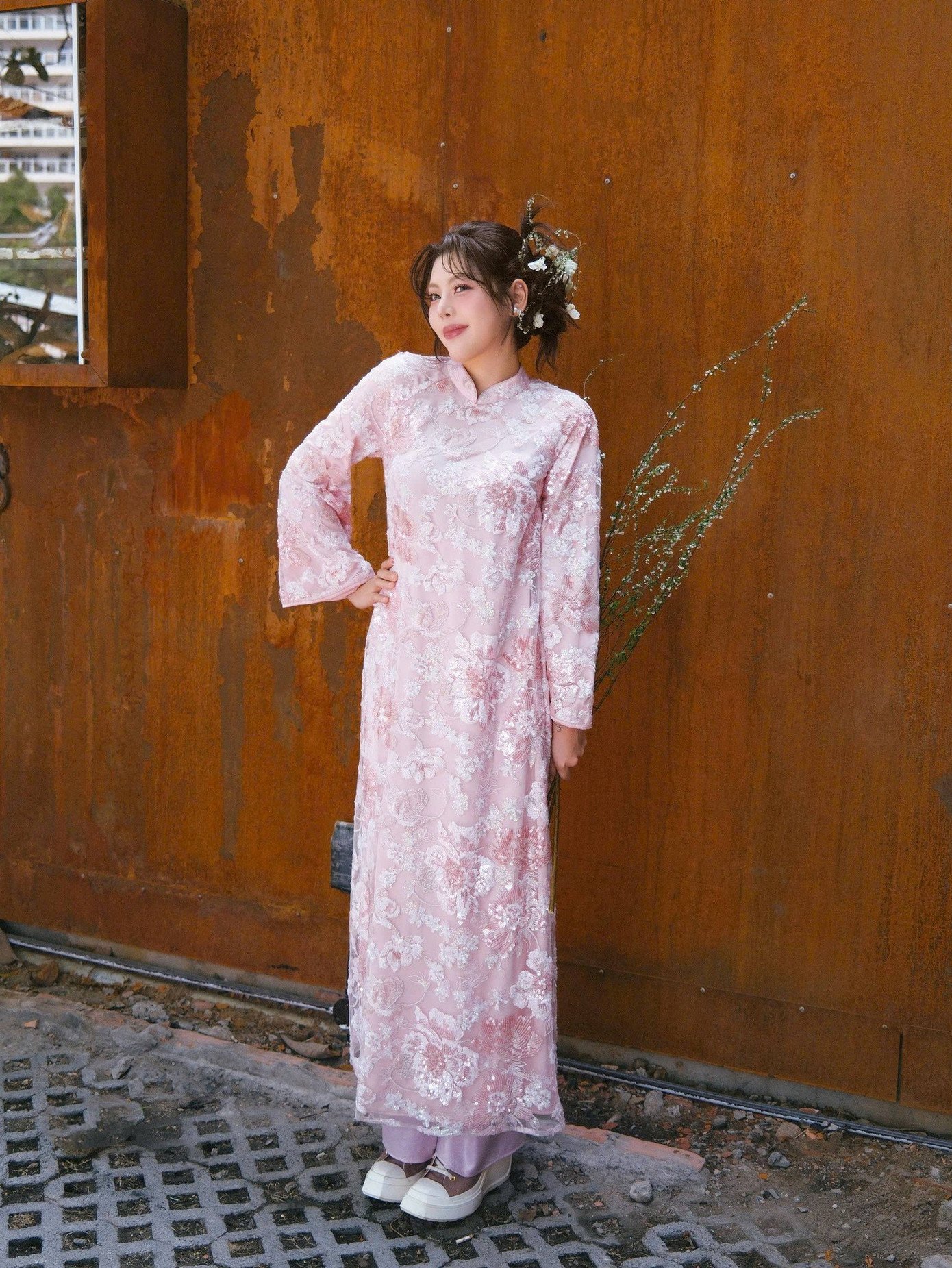 Cả showbiz Việt mê mẩn áo dài kim sa, nhìn đâu cũng thấy sao nữ mặc đụng hàng - 15