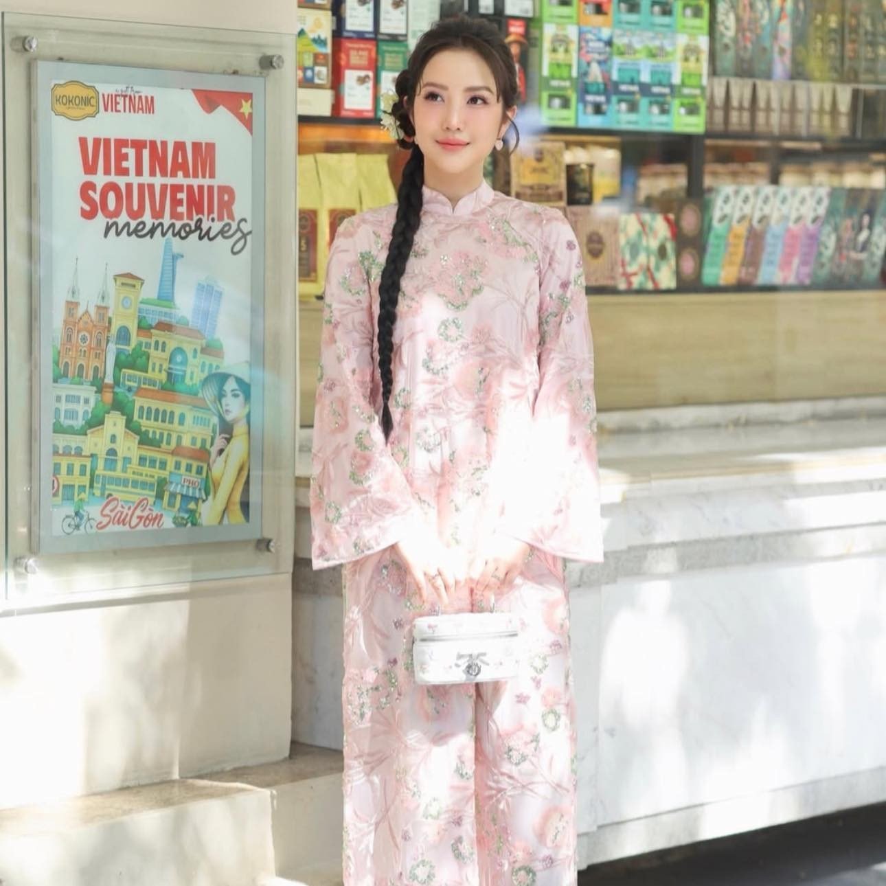 Cả showbiz Việt mê mẩn áo dài kim sa, nhìn đâu cũng thấy sao nữ mặc đụng hàng - 23