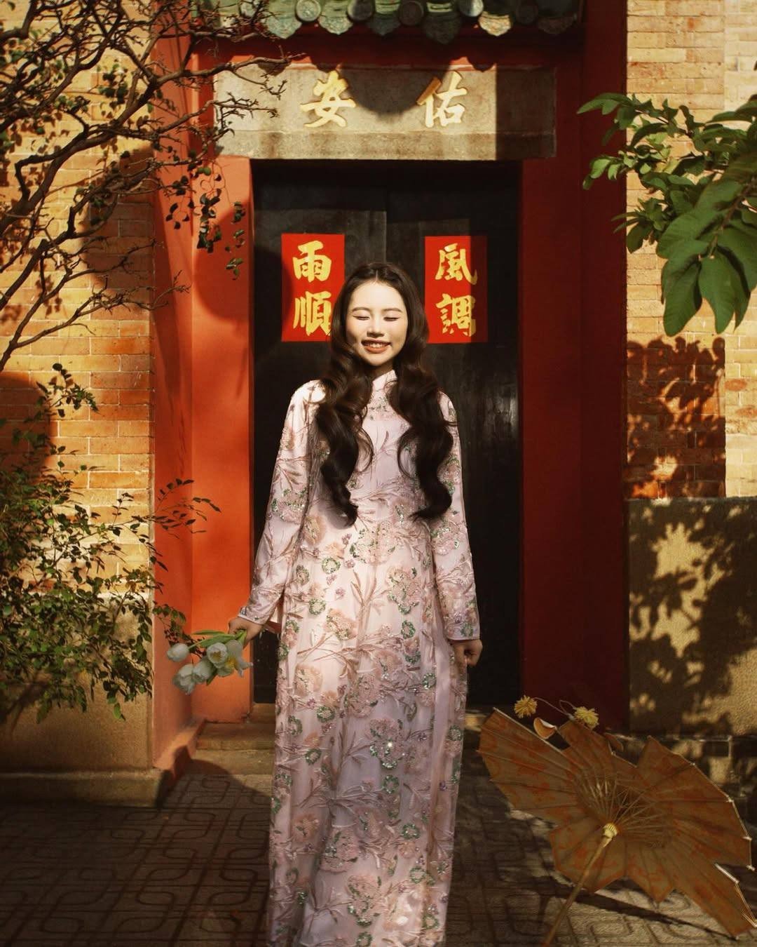 Cả showbiz Việt mê mẩn áo dài kim sa, nhìn đâu cũng thấy sao nữ mặc đụng hàng - 24