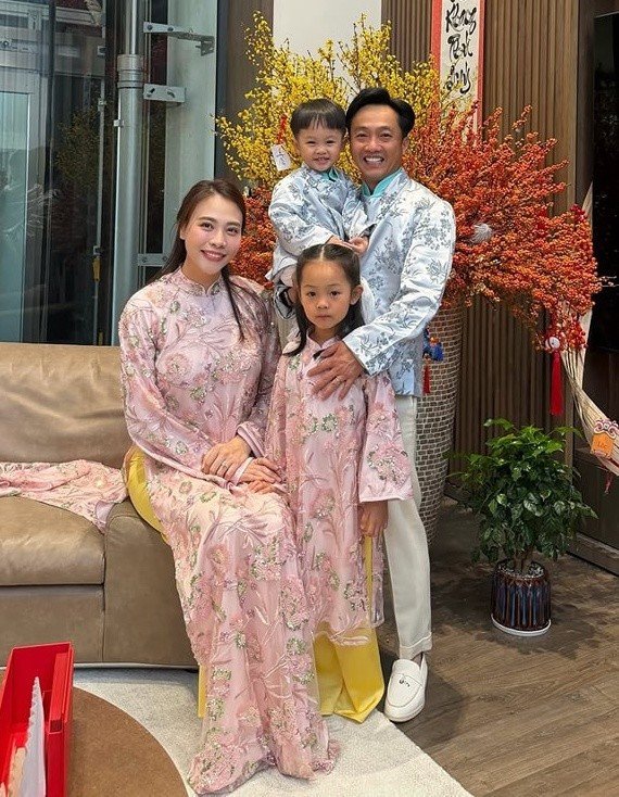 Cả showbiz Việt mê mẩn áo dài kim sa, nhìn đâu cũng thấy sao nữ mặc đụng hàng - 4