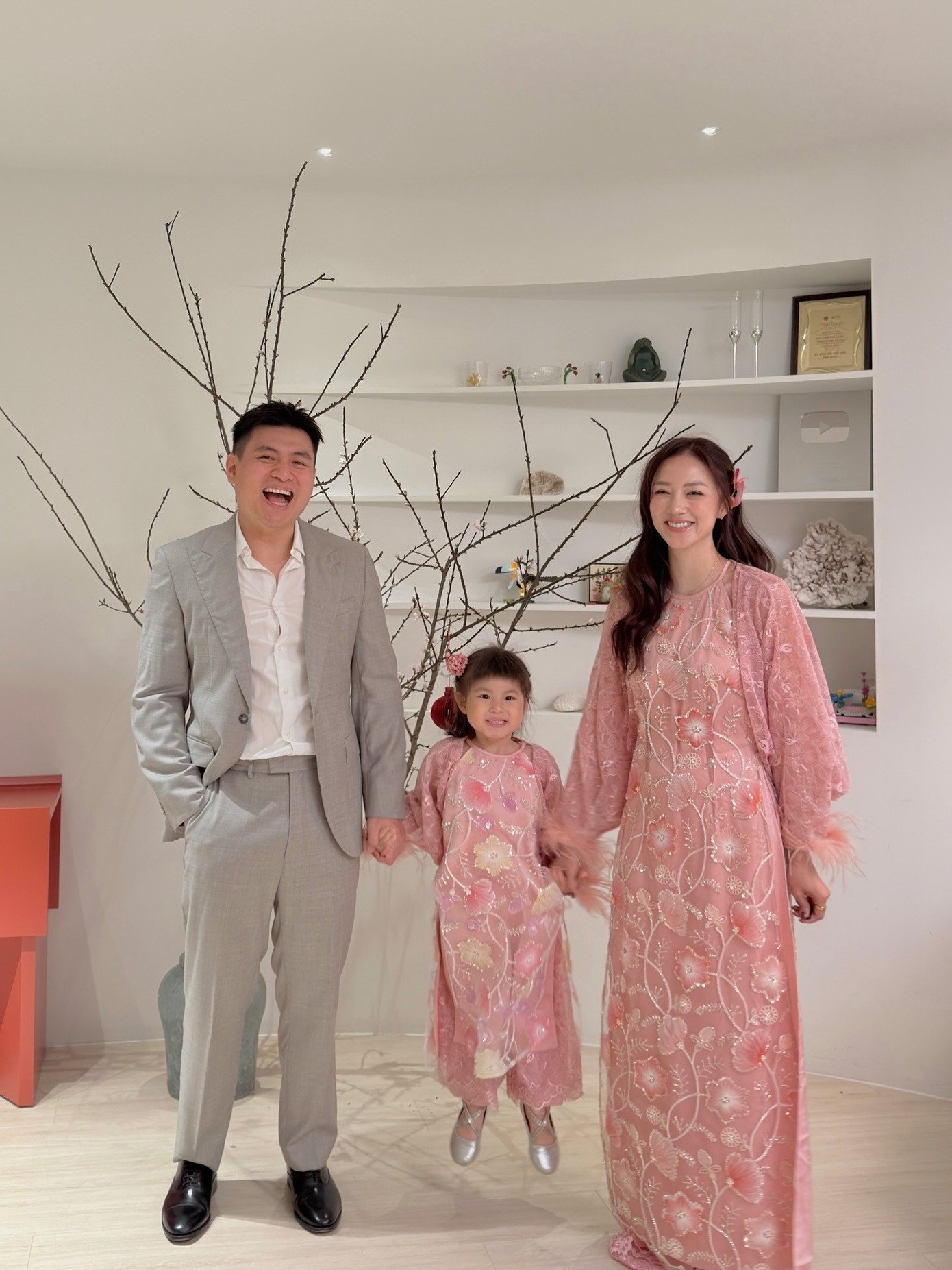 Cả showbiz Việt mê mẩn áo dài kim sa, nhìn đâu cũng thấy sao nữ mặc đụng hàng - 7