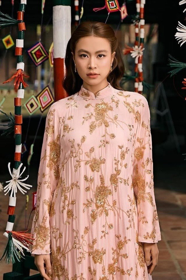 Cả showbiz Việt mê mẩn áo dài kim sa, nhìn đâu cũng thấy sao nữ mặc đụng hàng - 9