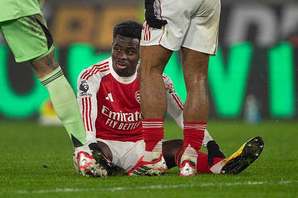 Arsenal lại trượt ngã và mở ra cơ hội cho Man City áp sát