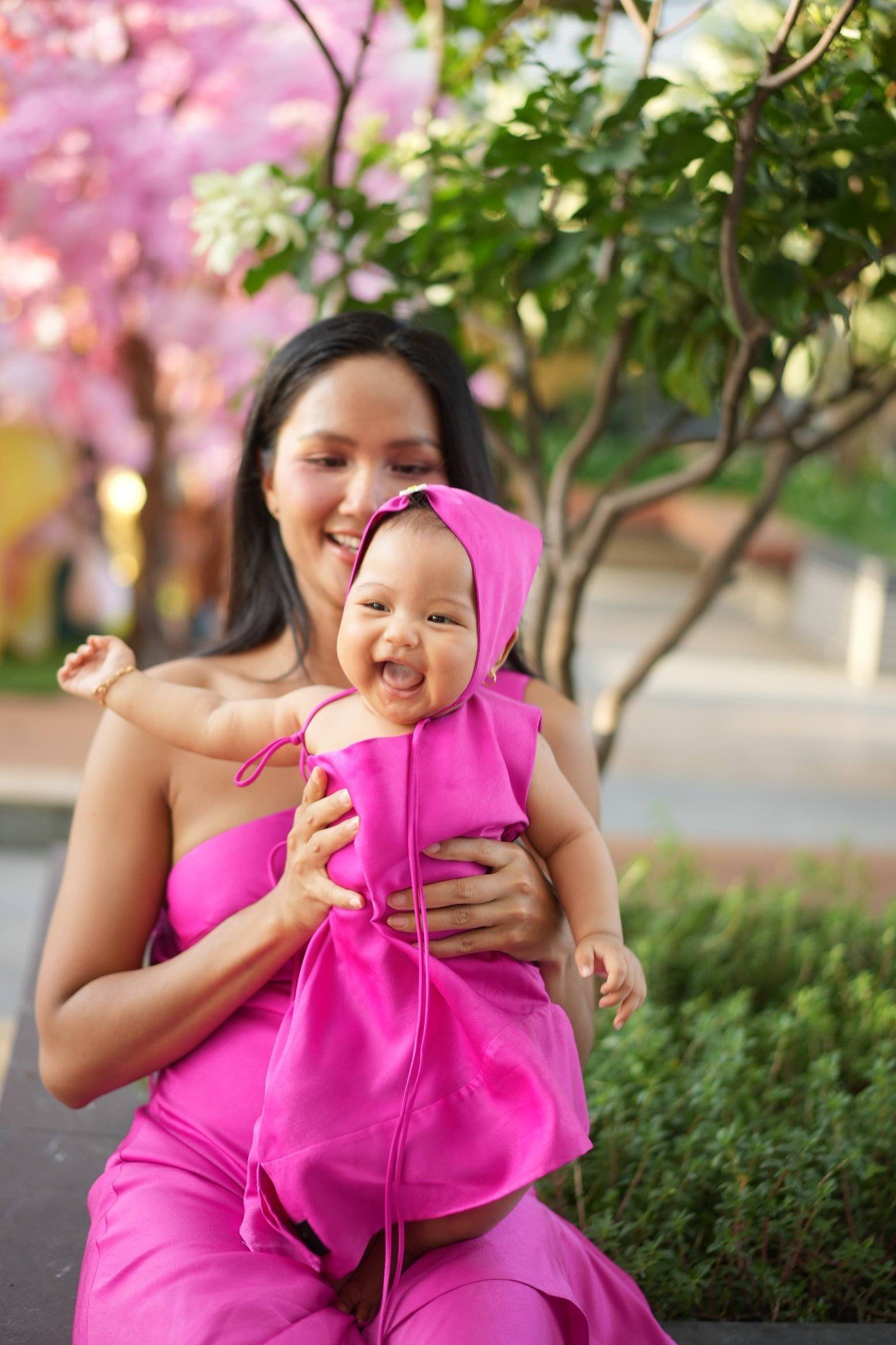 H'Hen Niê và bé Harley dưới ống kính của nhiếp ảnh gia Tuấn Khôi. Con gái H'Hen Niê vừa tròn 5 tháng tuổi.