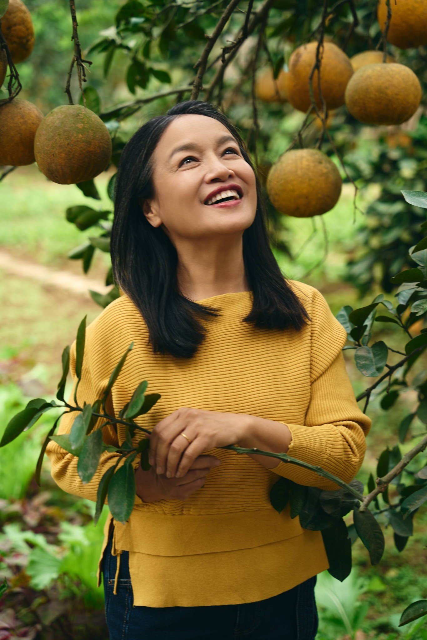 Hình ảnh do nghệ sĩ Tú Oanh đăng tải vào Mùng 2 Tết Bính Ngọ, kèm lời chúc: "Chúc cả nhà sức khỏe, bình an, hạnh phúc và tràn đầy năng lượng tích cực".