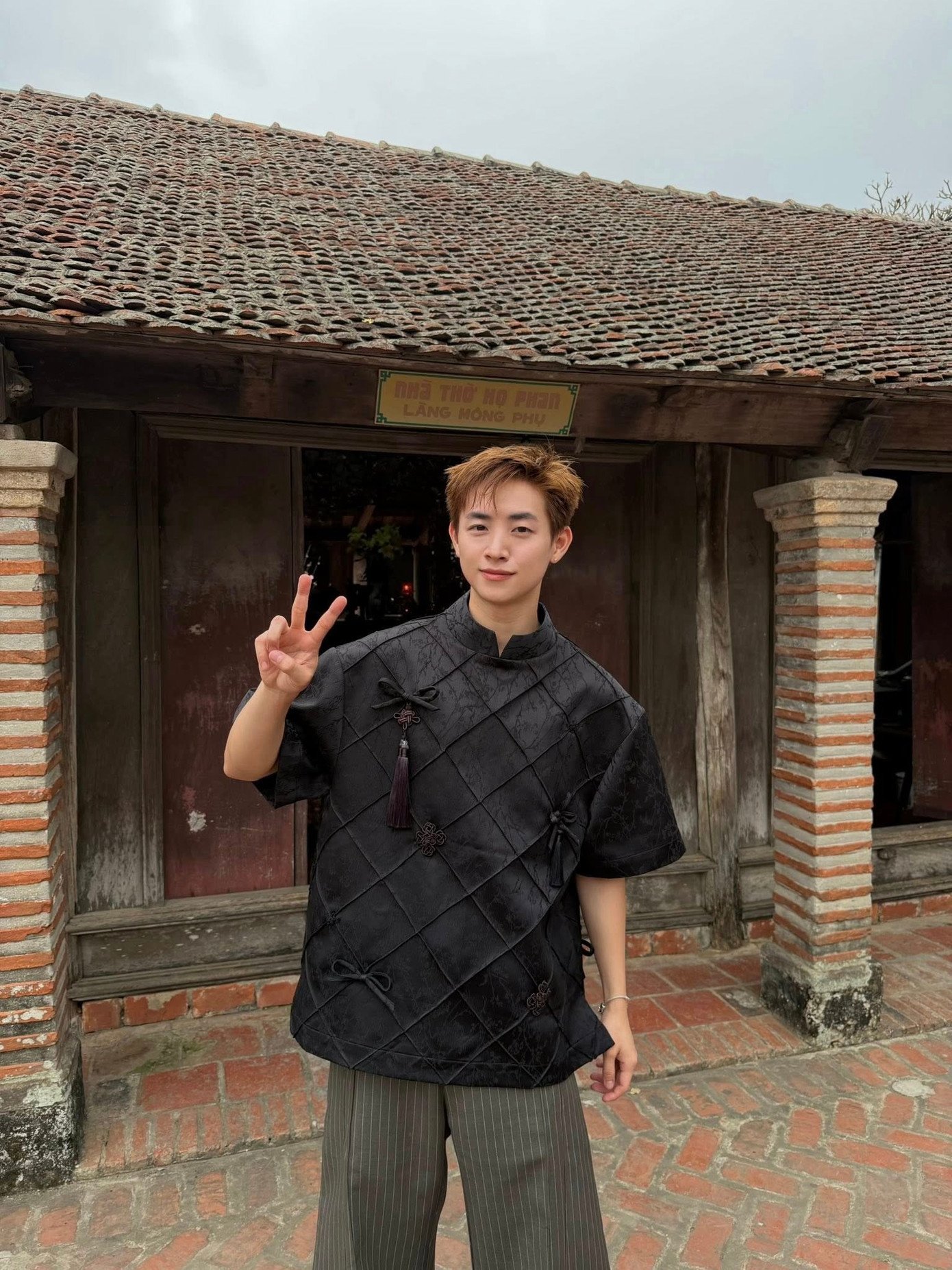 Sơn Tùng M-TP khác lạ, Anh Tú Atus mặc đẹp nhất dàn sao nam đón Tết Bính Ngọ - 8