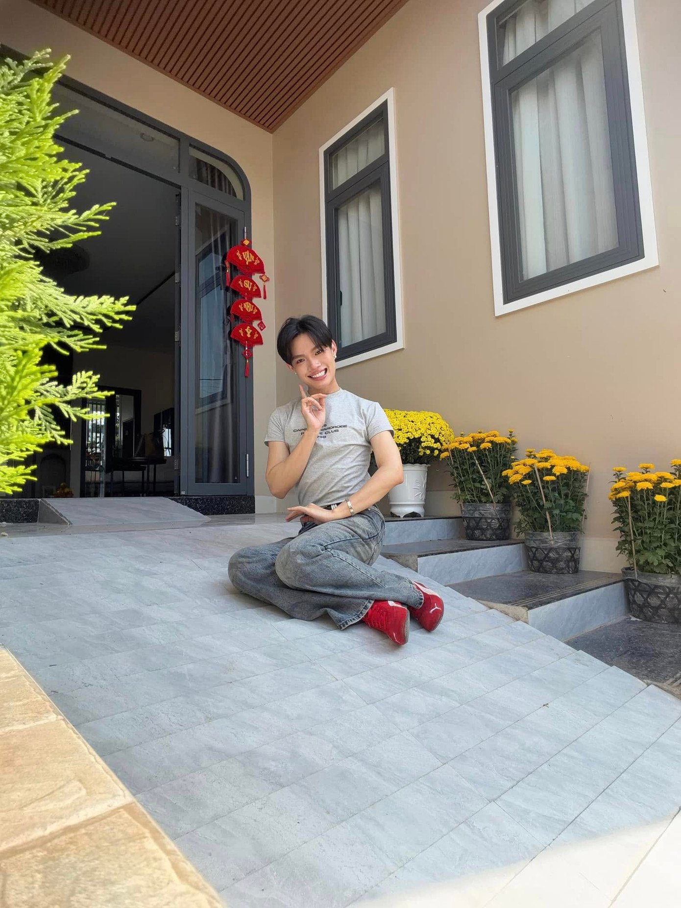 Sơn Tùng M-TP khác lạ, Anh Tú Atus mặc đẹp nhất dàn sao nam đón Tết Bính Ngọ - 14