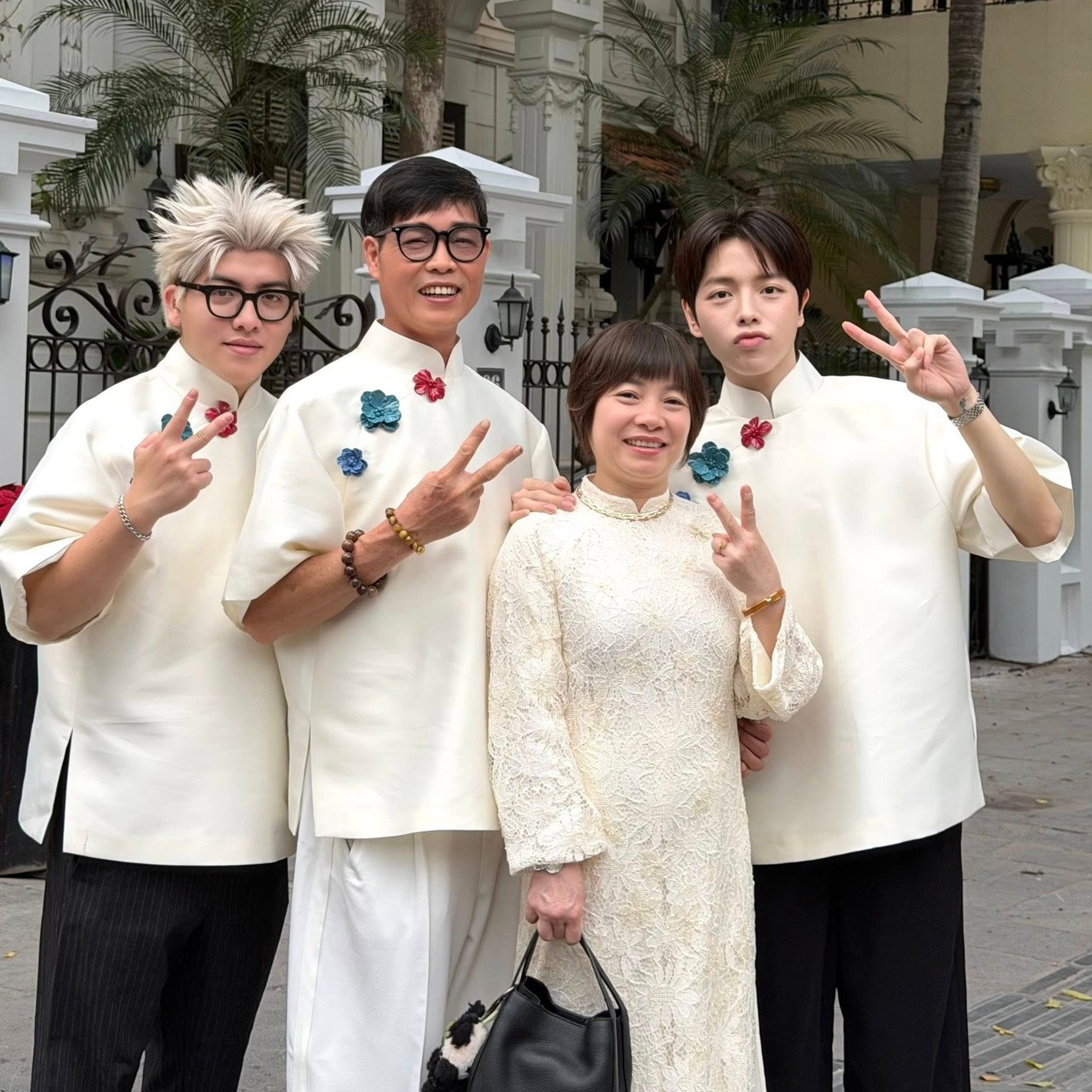 Sơn Tùng M-TP khác lạ, Anh Tú Atus mặc đẹp nhất dàn sao nam đón Tết Bính Ngọ - 16