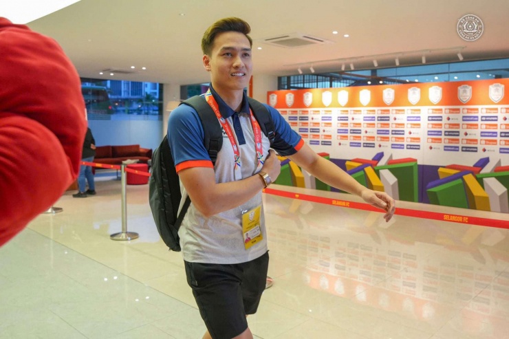 Việt Anh trưởng thành từ lò đào tạo Hà Nội FC và bắt đầu thi đấu chuyên nghiệp trong màu áo Hồng Lĩnh Hà Tĩnh vào năm 2018 theo dạng cho mượn đến năm 2020. Ảnh: CLB CAHN.