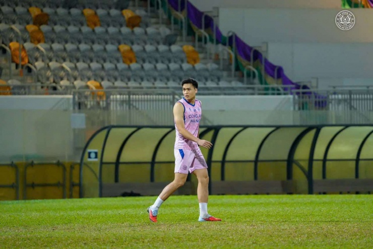 Vị trí sở trường của Việt Anh là trung vệ. Cầu thủ 27 tuổi thuận chân phải. Ảnh: CLB CAHN.