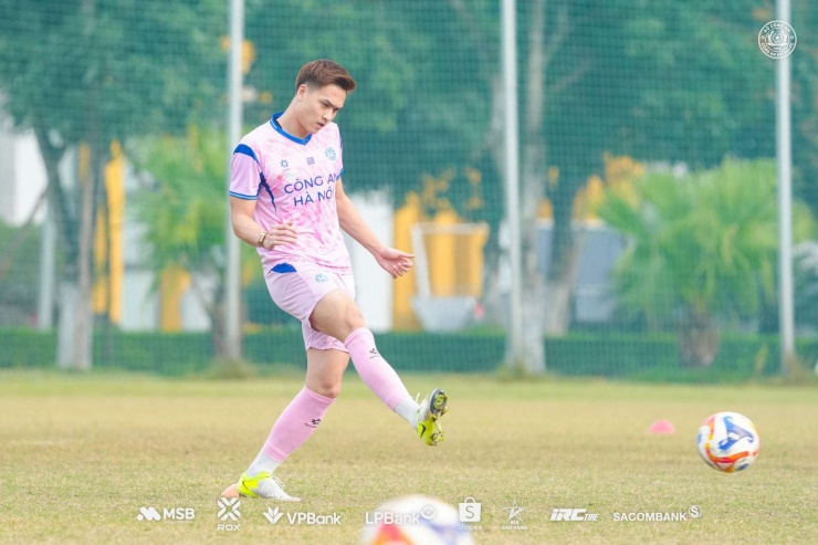 Mùa giải này, Việt Anh có 7 lần ra sân trên mọi đấu trường (thi đấu tổng cộng 528 phút). Ảnh: CLB CAHN.