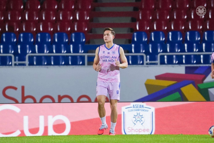 Từ năm 2022 đến nay, Việt Anh đã có 22 lần ra sân trong màu áo ĐT Việt Nam và ghi 1 bàn thắng. Ảnh: CLB CAHN.