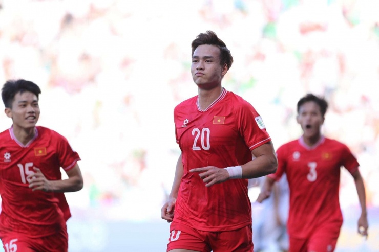 Tại môn bóng đá nam SEA Games 2021, Việt Anh cùng U23 Việt Nam giành HCV. Ảnh: FBNV.