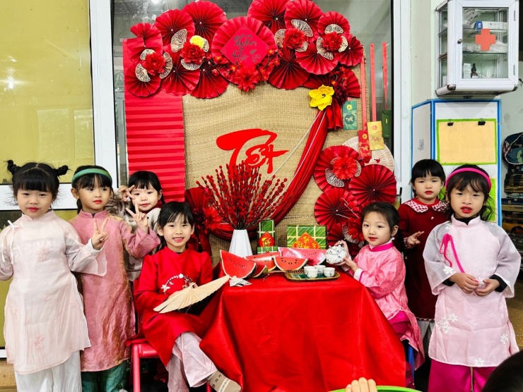 Tết có trở thành mùa vui của yêu thương đối với con trẻ hay không phụ thuộc nhiều vào ứng xử của người lớn (ảnh minh họa)