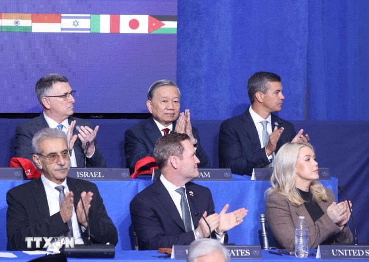 Tổng Bí thư Tô Lâm và các đại biểu dự Phiên khai mạc Hội đồng Hoà bình về Gaza. Ảnh: TTXVN