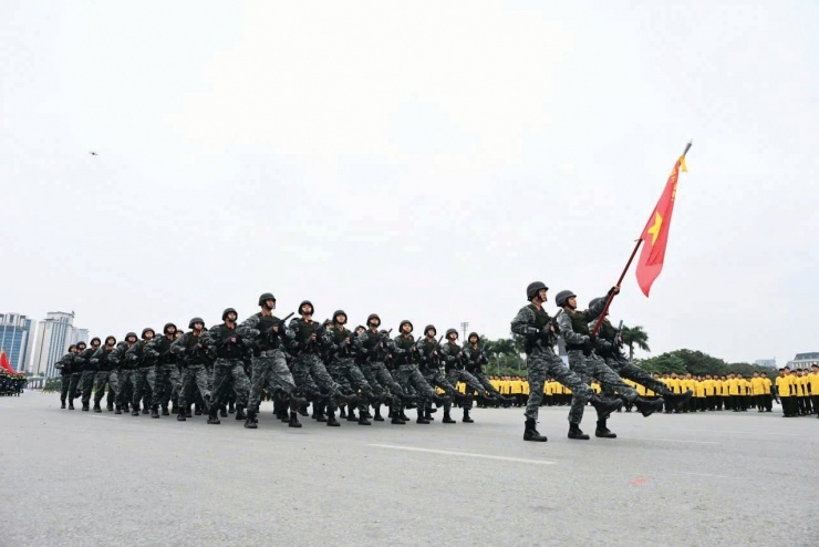 Lực lượng Cảnh vệ huấn luyện và thực thi nhiệm vụ