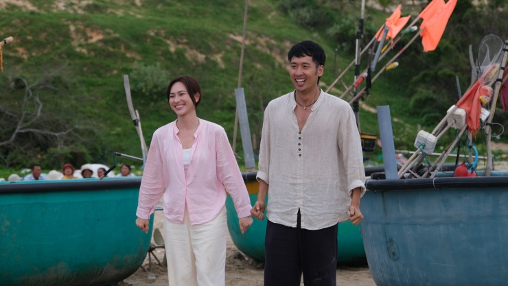 Diễn viên Phương Anh Đào và Tuấn Trần trong phim "Báu vật trời cho". Ảnh: NSX