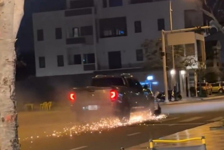 Ô tô kéo lê xe máy gần 1 km, một người tử vong