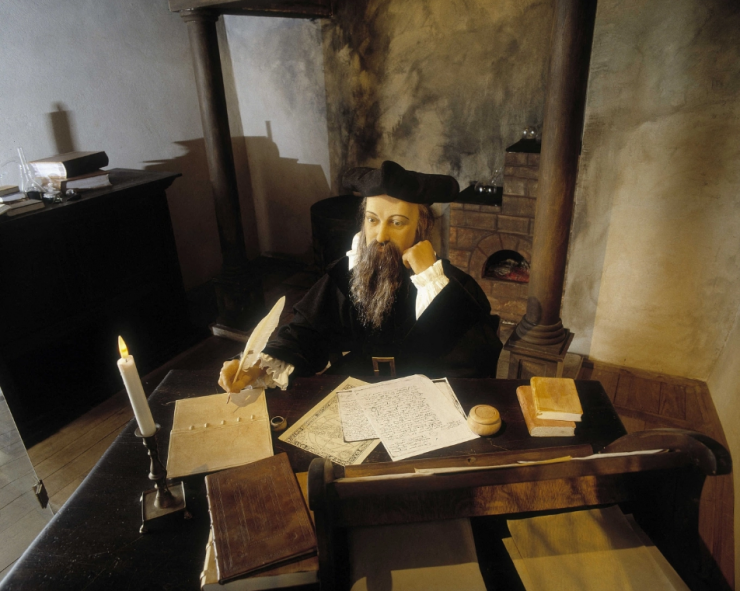 Tác phẩm của Nostradamus từ lâu được xem là "kho tiên tri" về những biến cố lớn của nhân loại, từ chiến tranh, thiên tai đến sự xuất hiện của các nhân vật lịch sử.