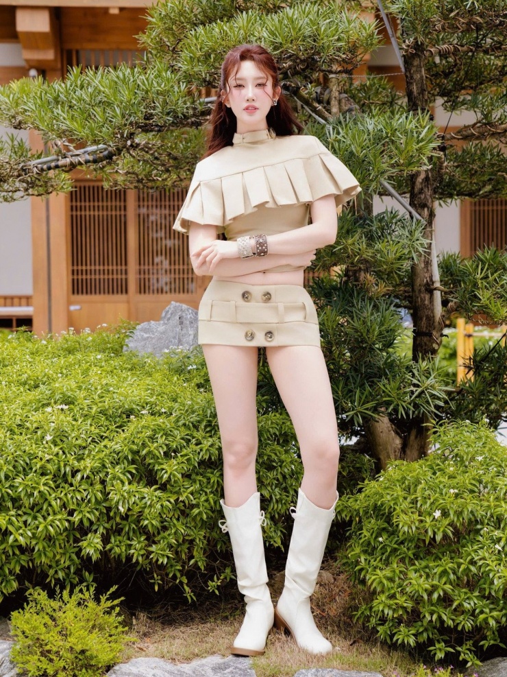 Nhan sắc đời thường của Thúy Ngân gây chú ý quốc tế - 9