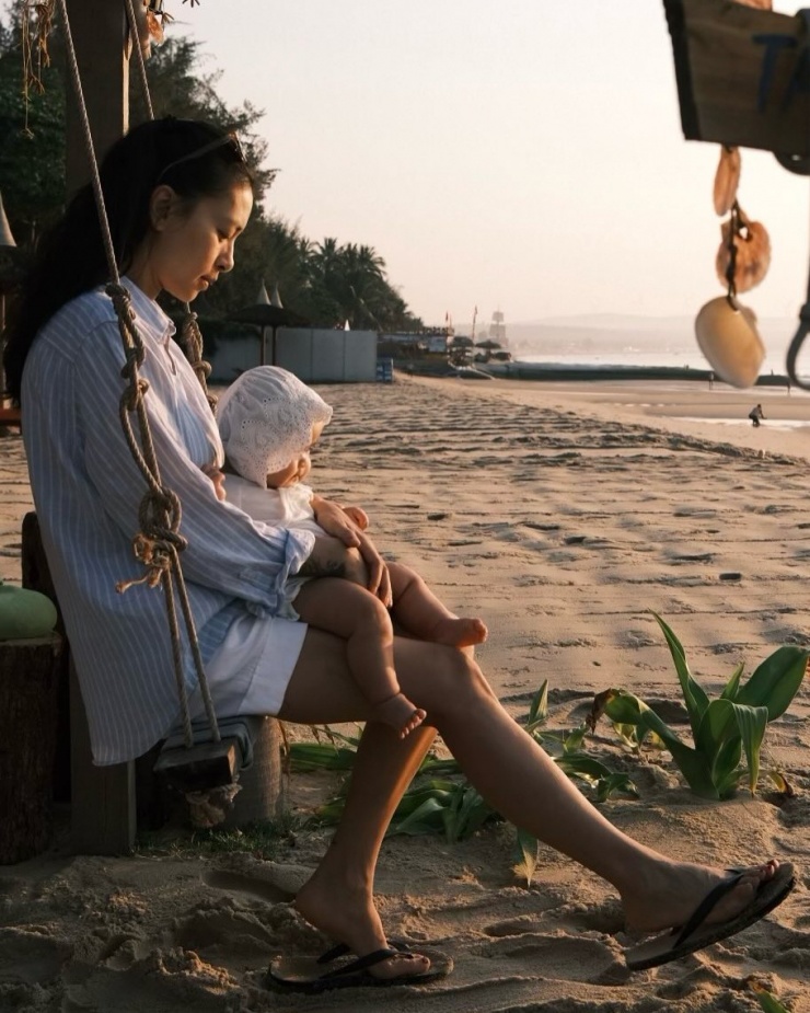 Thời trang 'mẹ bỉm sữa' được khen 'chất chơi' của Ngô Thanh Vân - 6