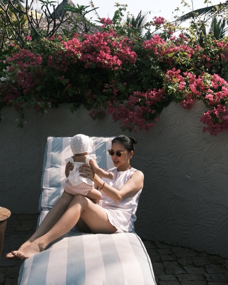 Thời trang 'mẹ bỉm sữa' được khen 'chất chơi' của Ngô Thanh Vân - 7