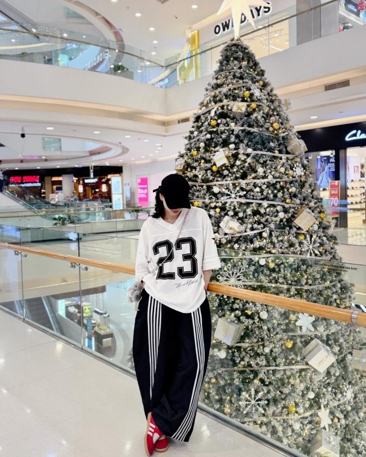 Thời trang 'mẹ bỉm sữa' được khen 'chất chơi' của Ngô Thanh Vân - 5