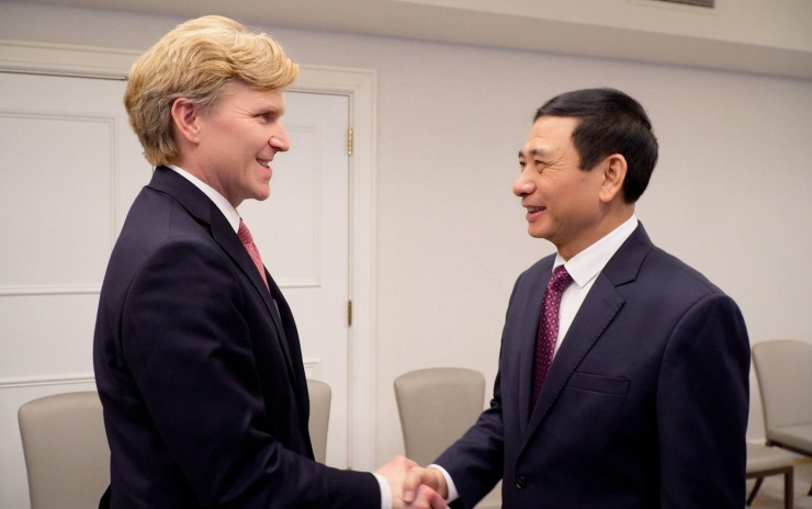 Đại tướng Phan Văn Giang và Thứ trưởng thứ nhất Bộ Chiến tranh Mỹ Elbridge A.Colby.