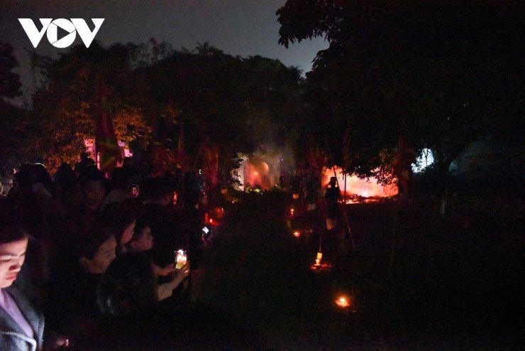 Khung cảnh bên trong cửa âm phủ.