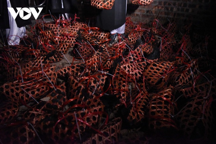 Chợ Âm Dương mang đậm nét văn hóa dân gian vùng Kinh Bắc vào dịp đầu Xuân không chỉ thu hút người dân địa phương mà còn có nhiều du khách thập phương, thậm chí, cả khách nước ngoài.