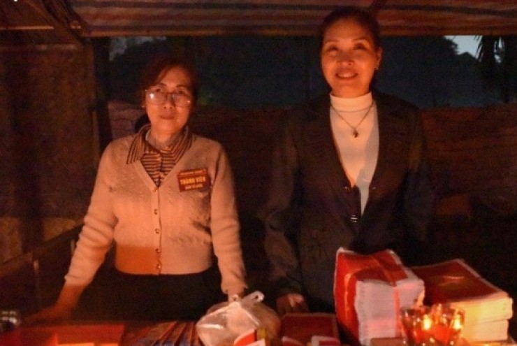 Biển người chen chân xem phiên chợ Âm Dương ở Bắc Ninh đêm mùng 4 Tết