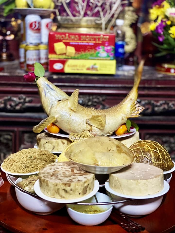 Mâm cỗ khao lão làng Diệc mang theo ước vọng chúc người lên lão sống trường thọ, bách niên giai lão. Người lên lão có bố đẻ cao tuổi nhất trong làng sẽ được đặt ở vị trí trung tâm để lễ thánh. Điểm hấp dẫn và độc đáo đó chính là cách chế biến, trình bày các món ăn trong mâm lễ khao lão từ đôi bàn tay khéo léo của những người thợ làng Diệc - vốn nức tiếng với nghề mộc truyền thống đã đi vào thơ ca xưa với câu "làm đình Cao Đà, làm nhà mộc Diệc”.