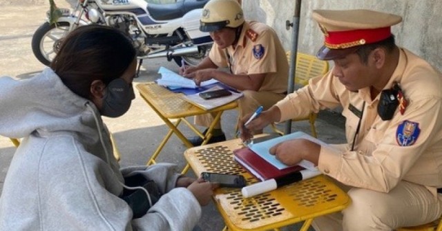 Từ ngày 1-3, một số lỗi vi phạm giao thông sẽ b...