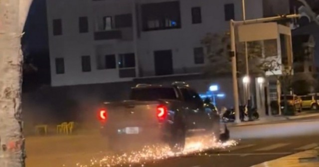 Ô tô kéo lê xe máy gần 1 km, một người tử vong