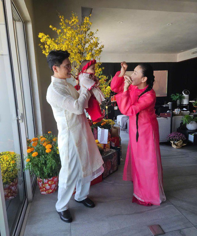 Gia đình nhỏ hạnh phúc của Ngô Thanh Vân - Huy Trần.