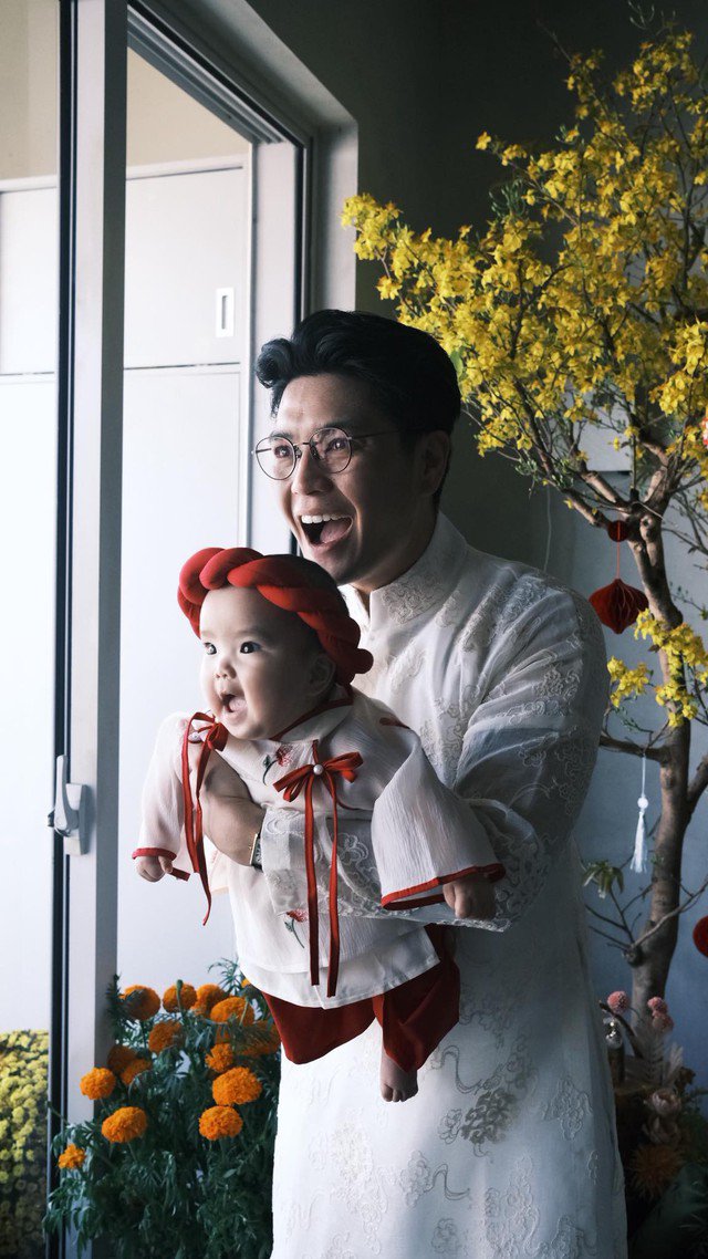 Lần đầu chính thức "ra mắt" con gái 7 tháng tuổi, Ngô Thanh Vân khiến fan thích thú vì thừa nhận "đẻ thuê".