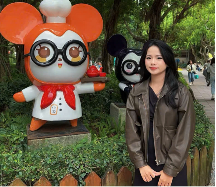 Tốt nghiệp đại học, Hồng Phụng dự định theo học cao học tại nước ngoài.