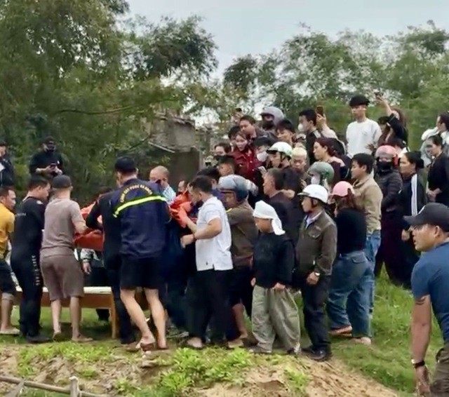 Nạn nhân cuối cùng được phát hiện sau gần 1 ngày tìm kiếm.