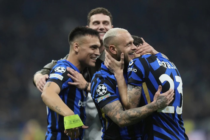 Arsenal sa sút, Barcelona trượt dốc trên bảng xếp hạng sức mạnh - 3