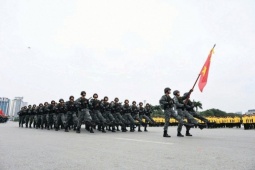 Cảnh vệ lá chắn thép