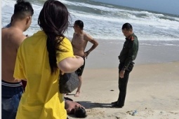 Đại úy Công an dũng cảm lao vào sóng dữ, cứu 2 cháu bé giữa biển động