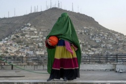 Taliban cho phép chồng đánh vợ miễn không gãy xương