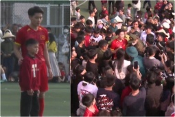 Đình Bắc ghi 4 bàn giúp đội nhà ngược dòng, bị fan vây kín khi đá "giải làng" ngày Tết