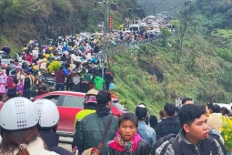 'Thất thủ' đường lên Tây Bắc du xuân