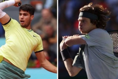 Tennis đỉnh cao thế giới: Alcaraz tranh vé chung kết với Rublev, Mensik so tài Fils