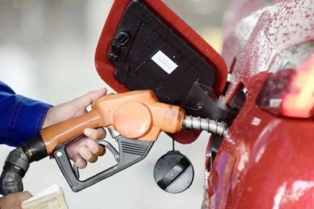 Giá xăng dầu hôm nay 20/2: Lo Mỹ tấn công Iran, dầu thô leo đỉnh, giá xăng dầu chiều nay tăng mạnh?