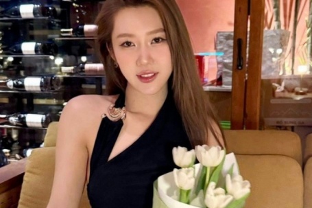 Nhan sắc đời thường của Thúy Ngân gây chú ý quốc tế